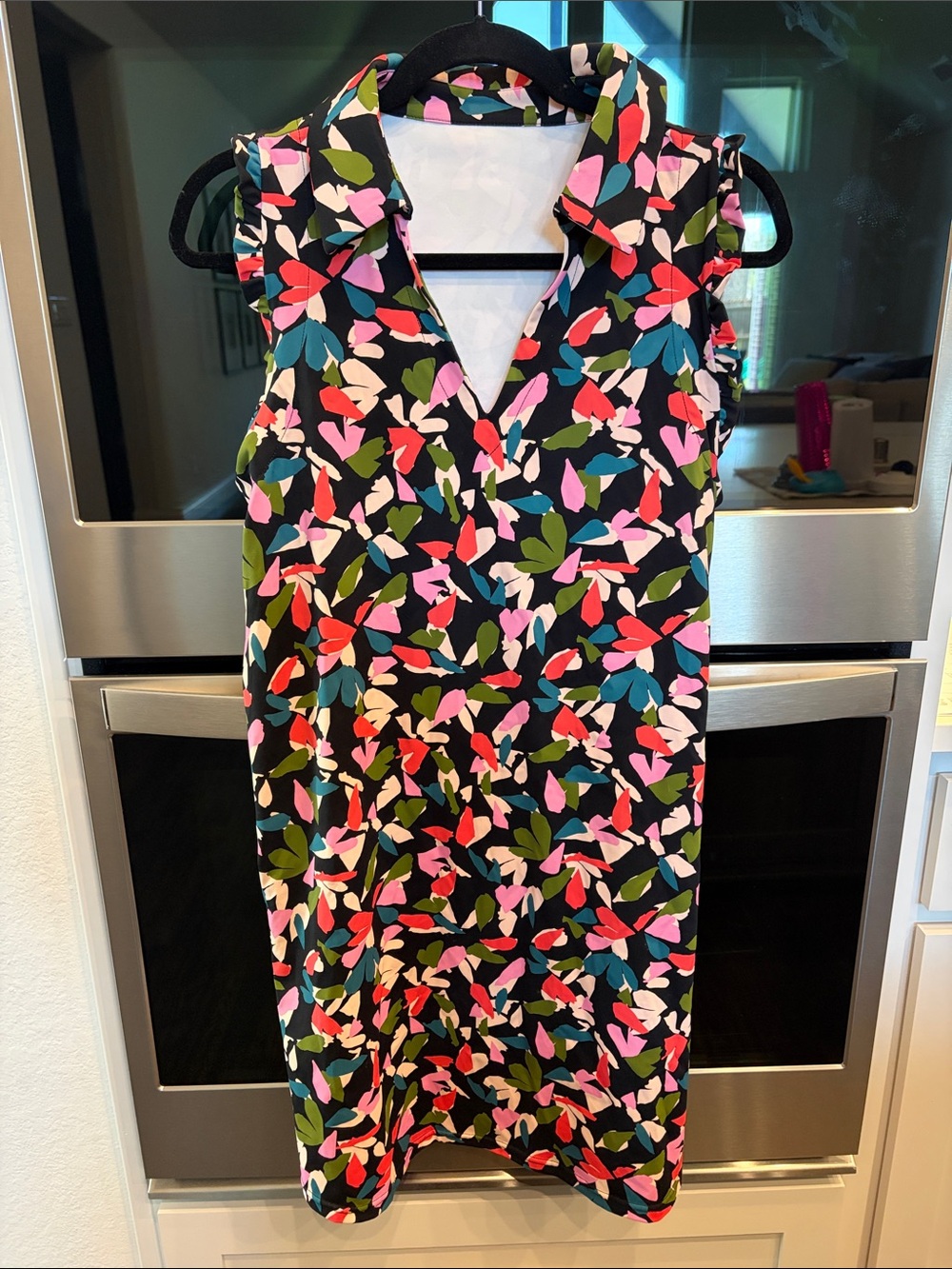 SSYS Sleeveless Collared Mini Dress in Black Multi-Leaf Print